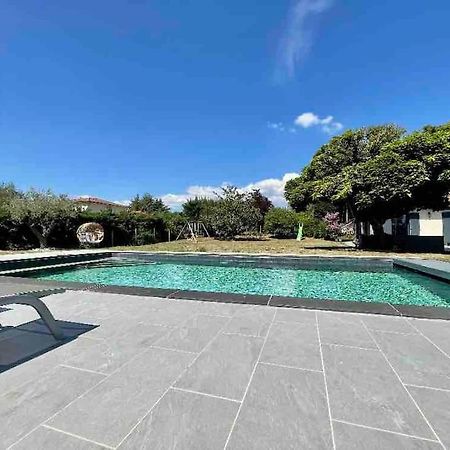 Logements Chaleureux Dans Maison Avec Piscine A 35 Min De Lyon Alix ภายนอก รูปภาพ