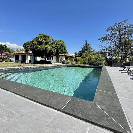 Logements Chaleureux Dans Maison Avec Piscine A 35 Min De Lyon Alix ภายนอก รูปภาพ