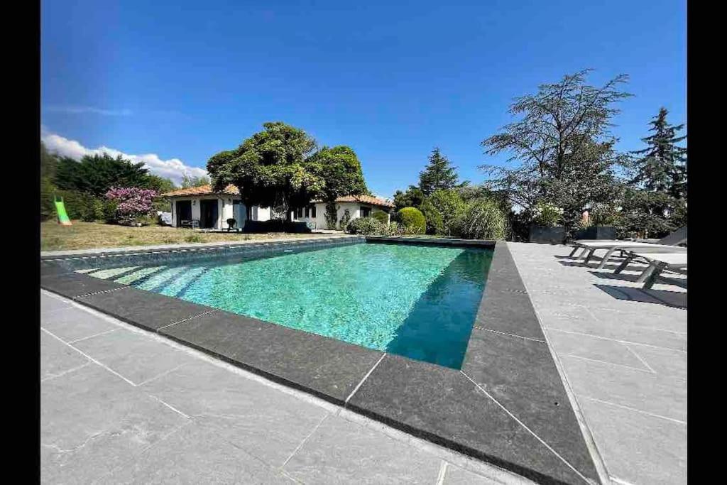 Logements Chaleureux Dans Maison Avec Piscine A 35 Min De Lyon Alix ภายนอก รูปภาพ