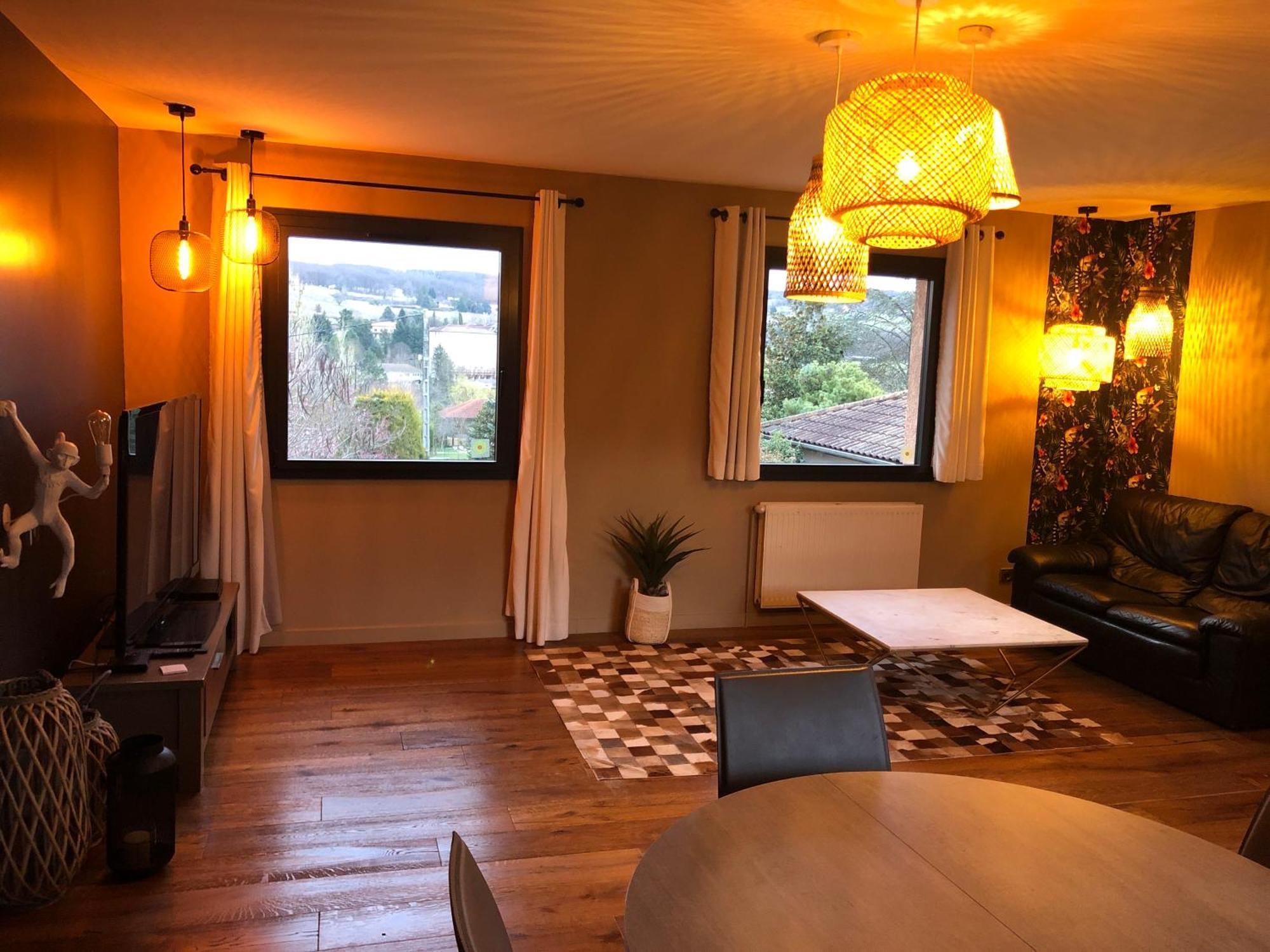 Logements Chaleureux Dans Maison Avec Piscine A 35 Min De Lyon Alix ภายนอก รูปภาพ